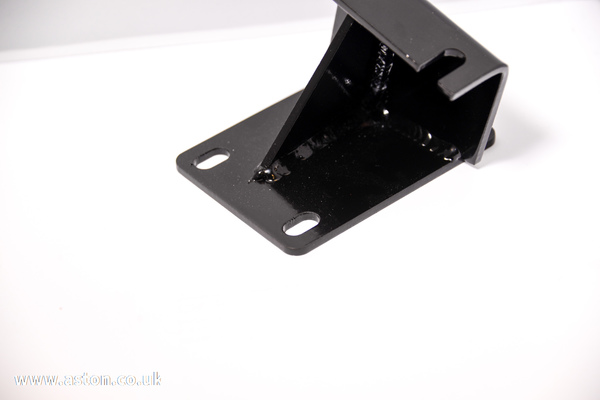 ENGINE BEARER BRKT-R - 025-010-0006