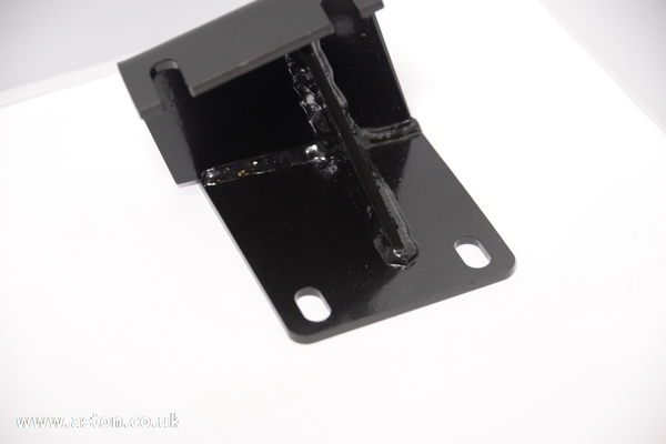 ENGINE BEARER BRKT-L - 025-010-0007