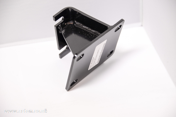 ENGINE BEARER BRKT-L - 025-010-0007