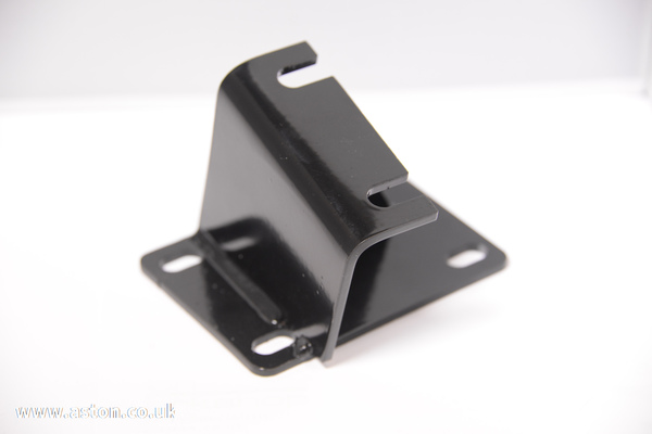 ENGINE BEARER BRKT-L - 025-010-0007