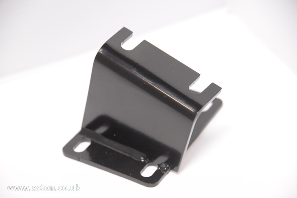 ENGINE BEARER BRKT-L - 025-010-0007