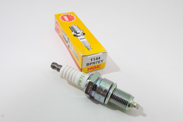 SPARK PLUG BPR 7EY - 07-21106