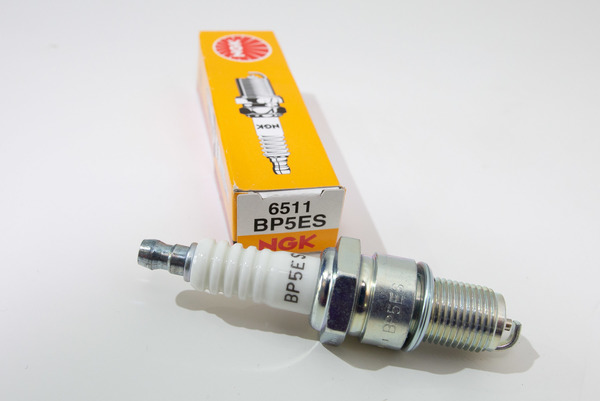 SPARK PLUG BP5ES - 095-007-0115