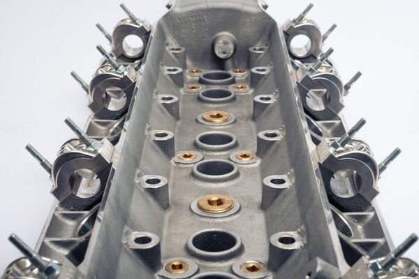 DB4,DB5,DB6 AND DBS6 CYLINDER HEAD - 048-006-0111AW