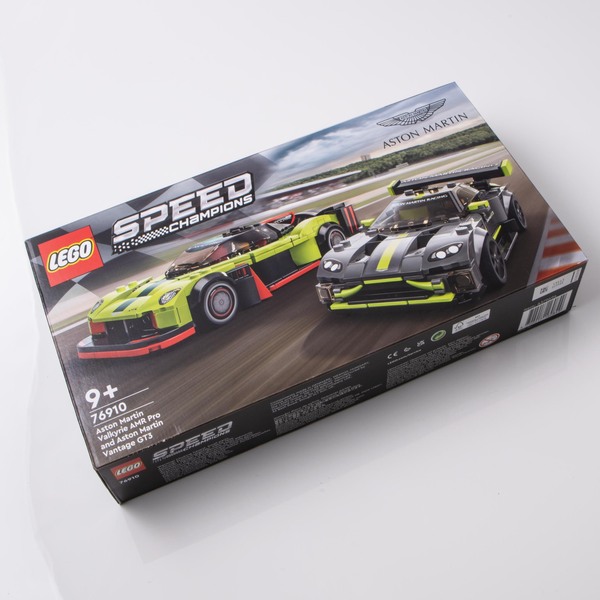 Aston Martin Valkyrie AMR Pro / Aston Martin Vantage GTE Lego Set - LEGO76910