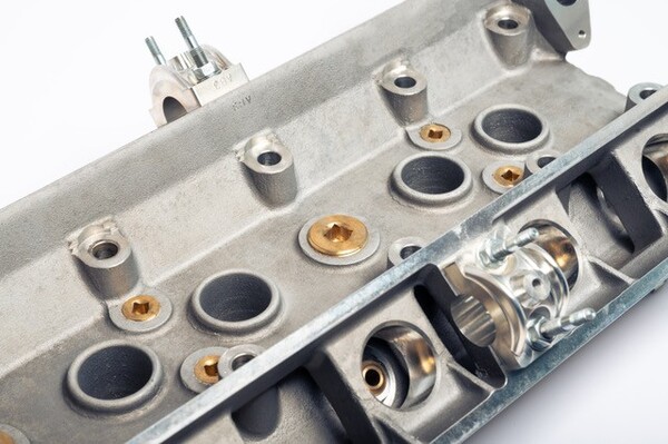 DB4,DB5,DB6 AND DBS6 CYLINDER HEAD - 048-006-0111AW