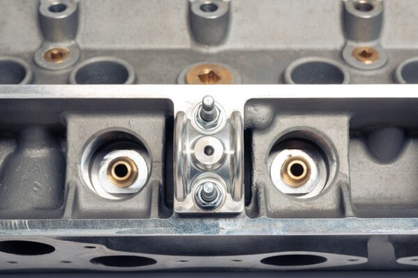 DB4,DB5,DB6 AND DBS6 CYLINDER HEAD - 048-006-0111AW