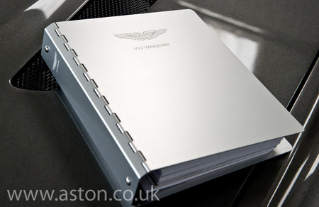 Owners Guide Vanquish 2003-2004 - 4R12-403862-AA