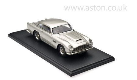Ready Built 1:43 Scale Models - AWCL1