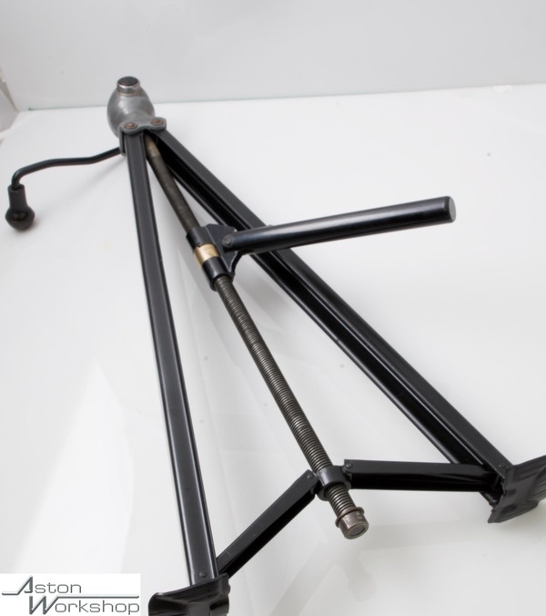 GENUINE DB4 SIDE JACK - 020-040-0130