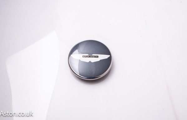 GREY/BLACK BADGE-WHL CENTRE(4) - HY53-1A096-HA-PK