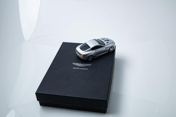 Aston Martin DBS Inspired Silver Wireless Mouse - MOUSE1